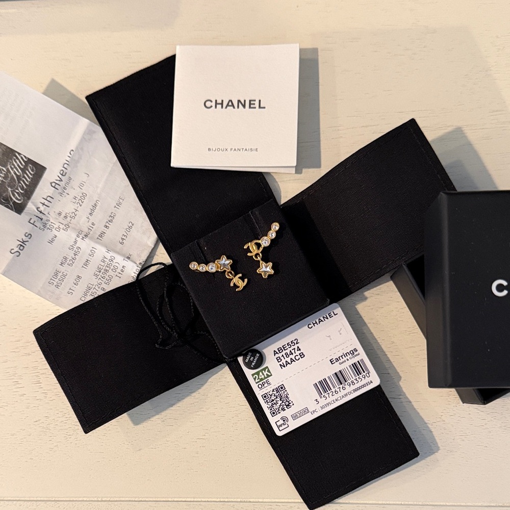 Authentic NWT CHANEL Gold and Black Logo Earrings Stars in Box - Picture 2 of 6
